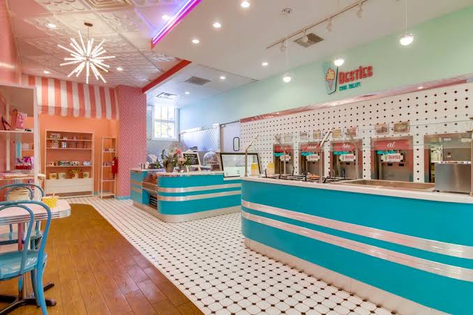 Frozen yogurt shop